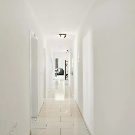 Grosszuegiges Fuer 6 Nahe Frankfurt, Balkon, Grosse Kueche, Parkplatz *