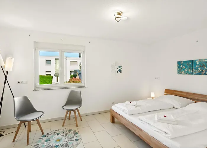 Grosszuegiges Fuer 6 Nahe Frankfurt, Balkon, Grosse Kueche, Parkplatz Appartamento *